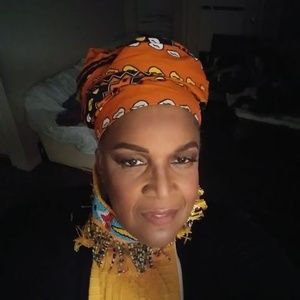 Meet your Posher, Yvette